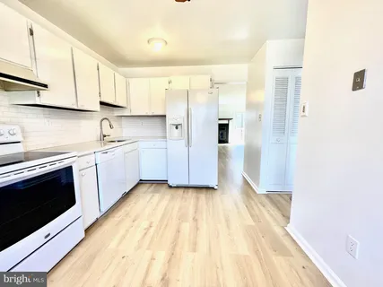 $415,000 | 4141 Pleasant Meadow Court, Unit 93D, Chantilly, VA 20151