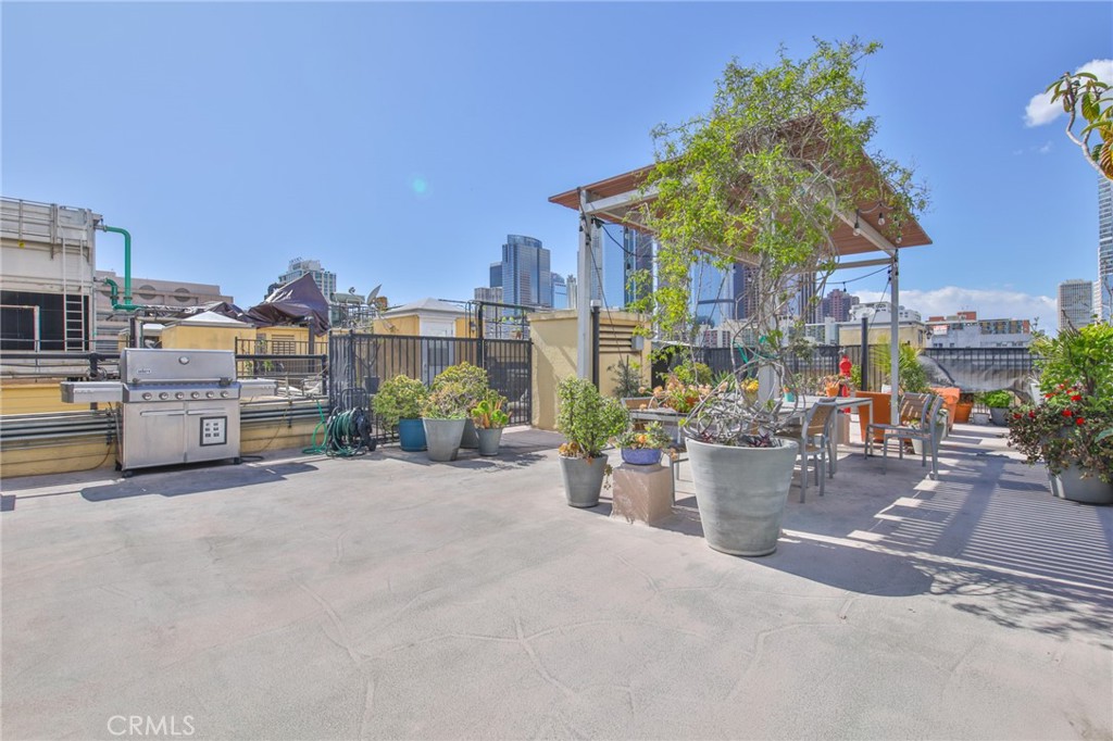 108 West 2nd Street, Unit 803 Los Angeles, CA 90012 - Photo 18 of 28 a view of a chairs and tables in the patio