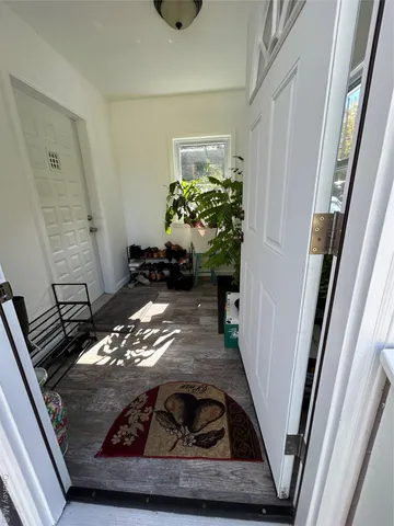 a picture of a black and white photo