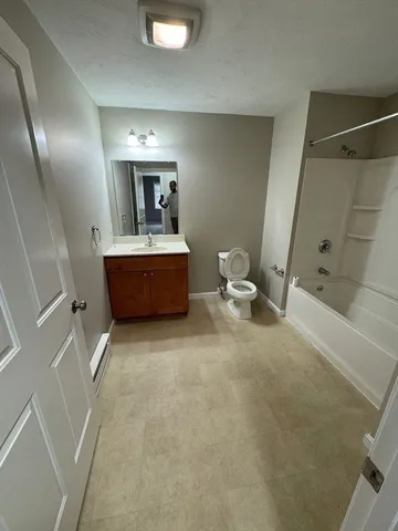 $2,375 | 670 Bedford Street, Unit 206, Whitman, MA 02382