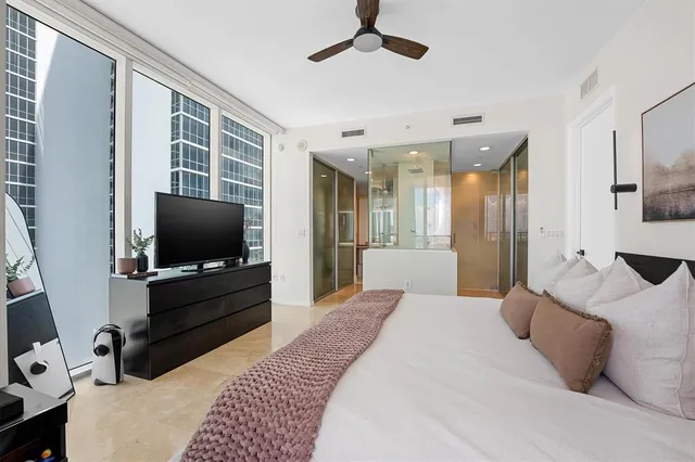 $6,700 | 1040 Biscayne Boulevard, Unit 3906, Miami, FL 33132