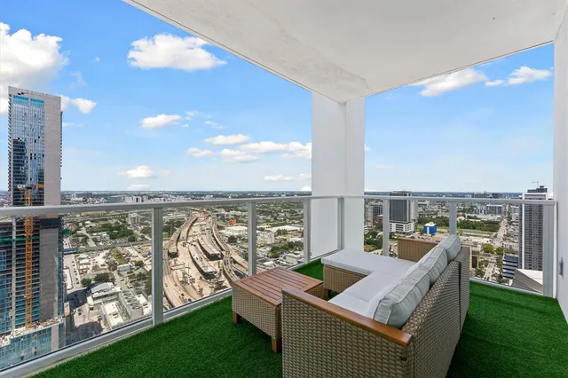 $6,700 | 1040 Biscayne Boulevard, Unit 3906, Miami, FL 33132