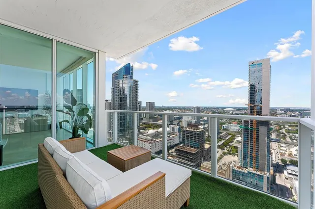 $6,700 | 1040 Biscayne Boulevard, Unit 3906, Miami, FL 33132