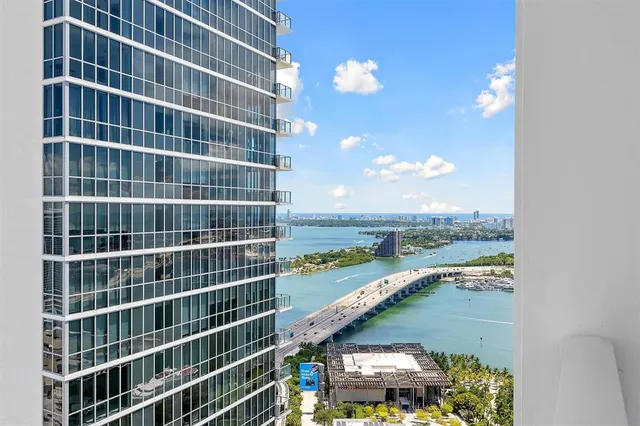 $6,700 | 1040 Biscayne Boulevard, Unit 3906, Miami, FL 33132