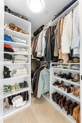 $6,700 | 1040 Biscayne Boulevard, Unit 3906, Miami, FL 33132