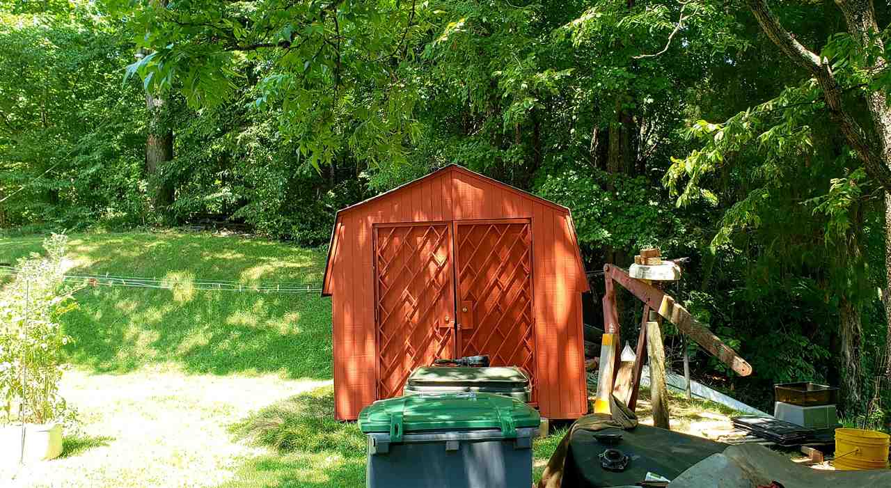 4764 Coro Road Memphis, TN 38109 - Photo 7 of 17 a backyard of a house with lots of green space