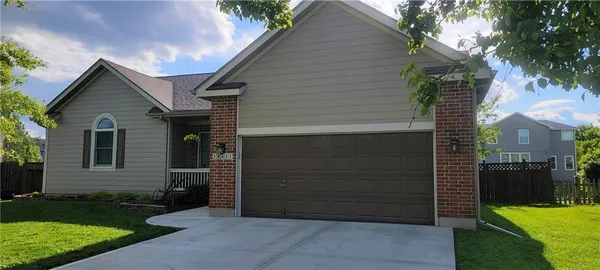 $415,000 | 18432 Oak Street, Gardner, KS 66030