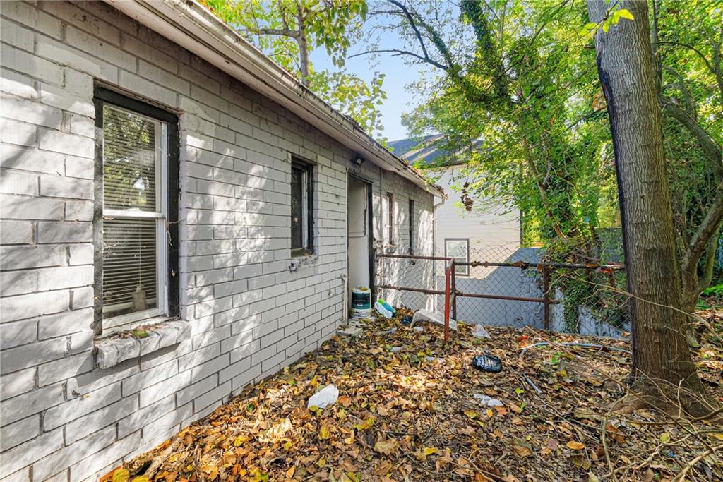 420 Griffin Street Northwest Atlanta, GA 30318 - Photo 32 of 40 a view of a backyard with a large tree
