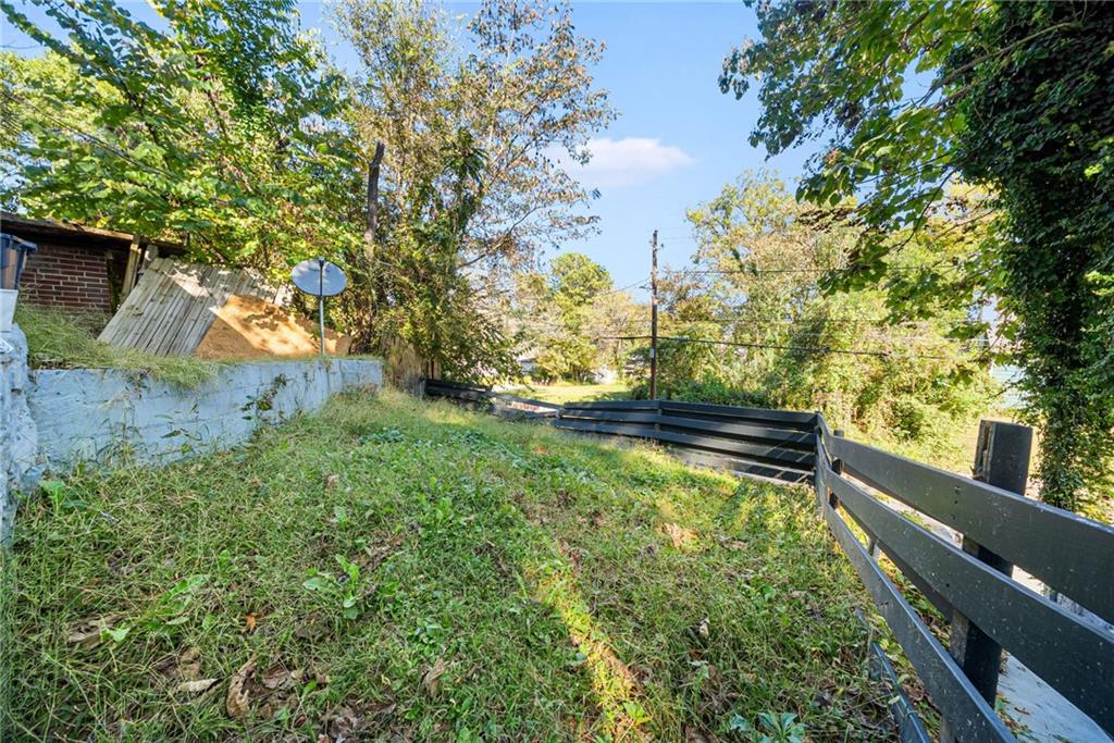 420 Griffin Street Northwest Atlanta, GA 30318 - Photo 8 of 40 a backyard of a house with lots of green space