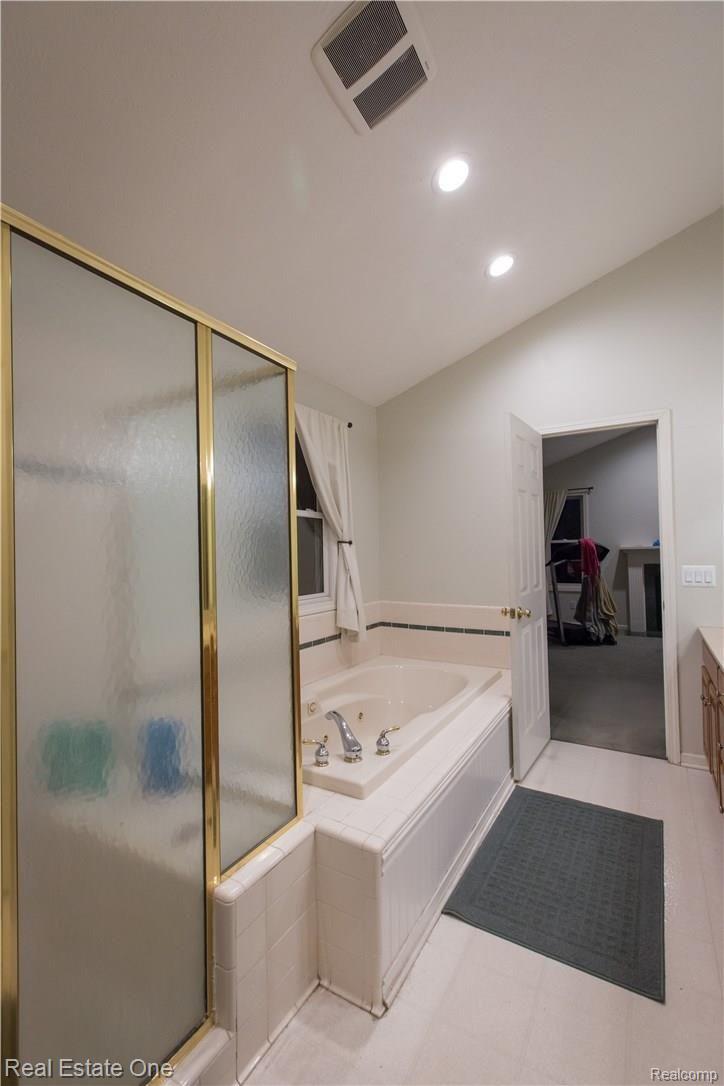 2900 Stillson Road Stockbridge, MI 49285 - Photo 23 of 30 2900 Stillson - masterbath1.jpg