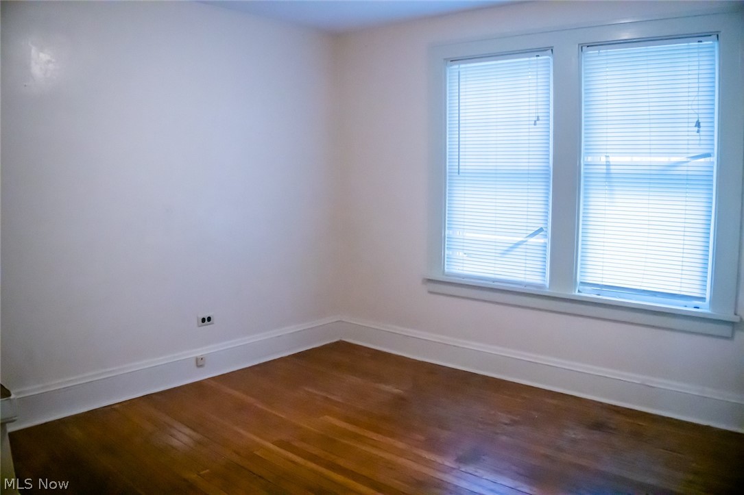 926 Montford Road Cleveland, OH 44121 - Photo 10 of 13