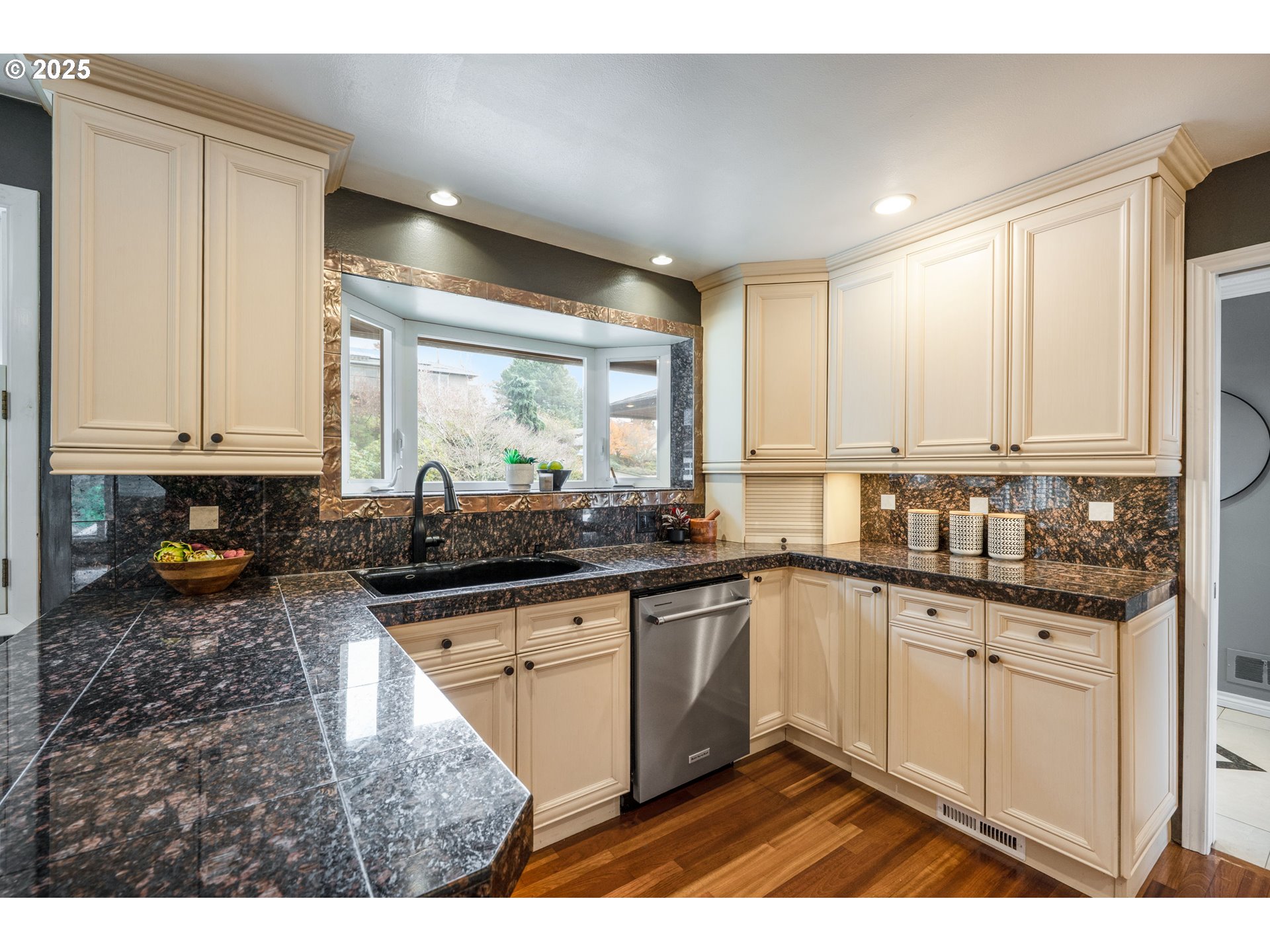 6255 Southwest Tower Way Portland, OR 97221 - Photo 16 of 48 Gallery Image 16