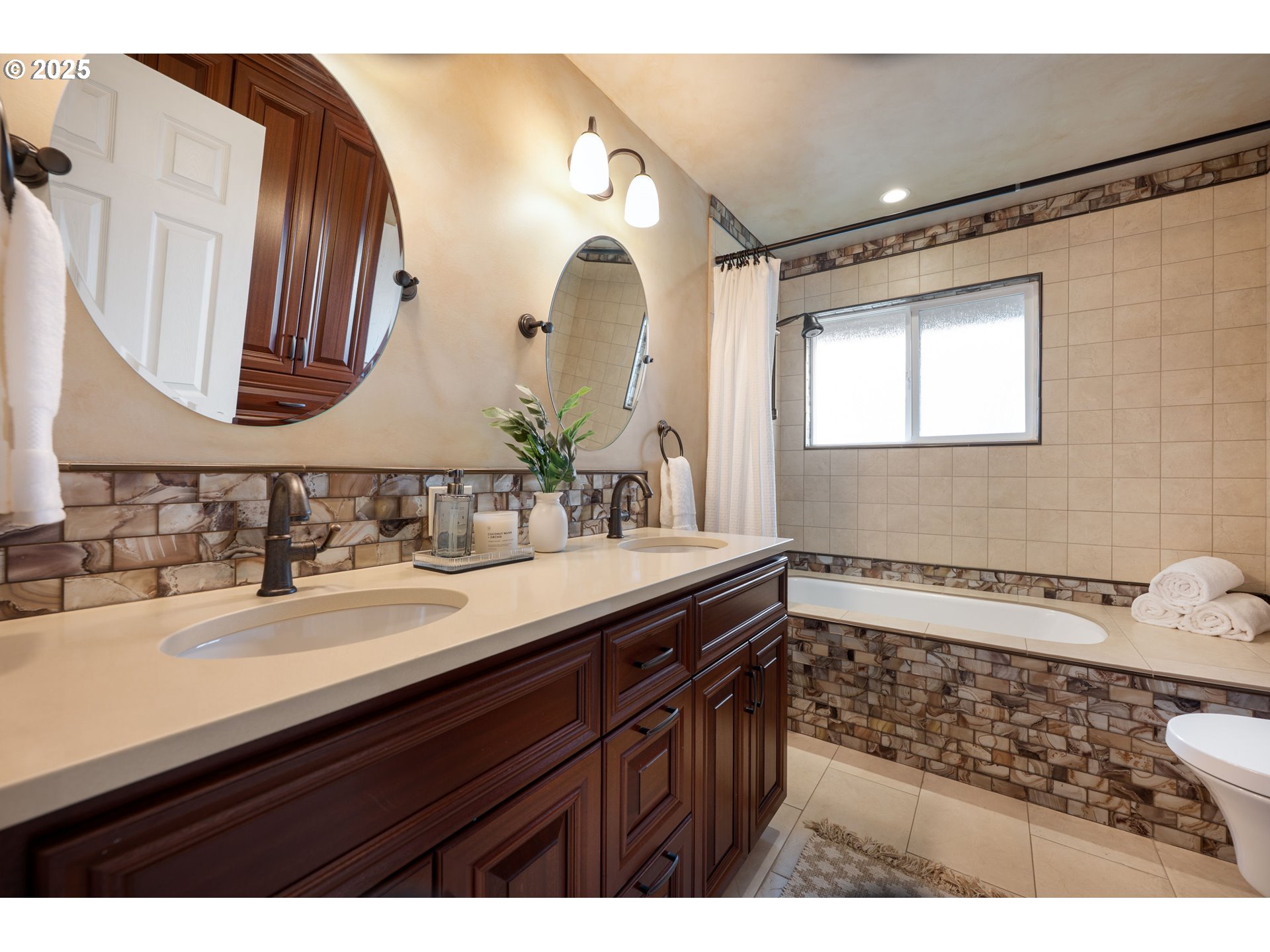6255 Southwest Tower Way Portland, OR 97221 - Photo 27 of 48 Bathroom