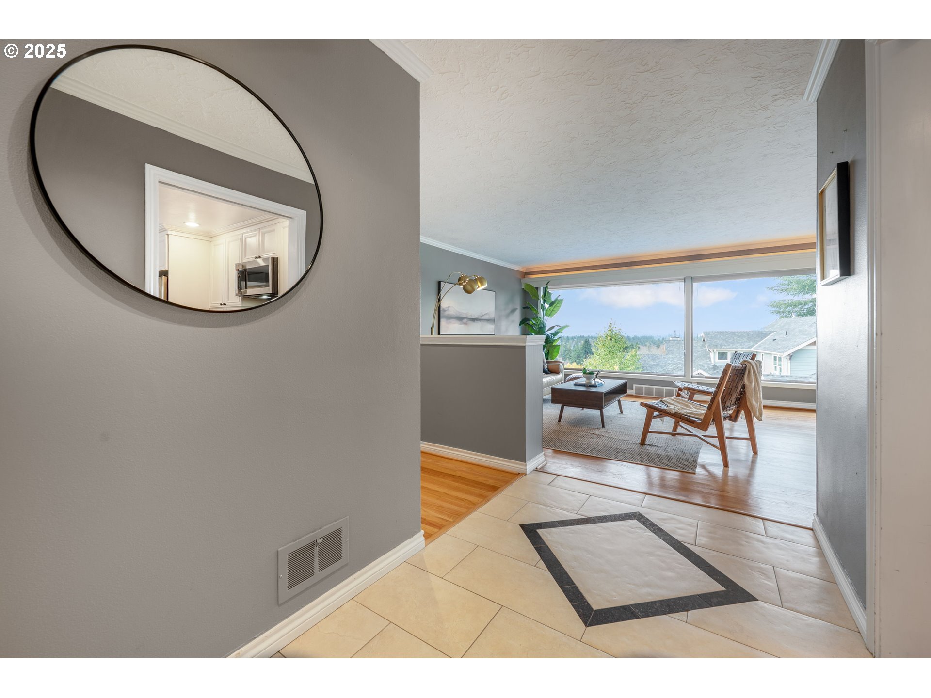 6255 Southwest Tower Way Portland, OR 97221 - Photo 4 of 48 Entrance/Foyer