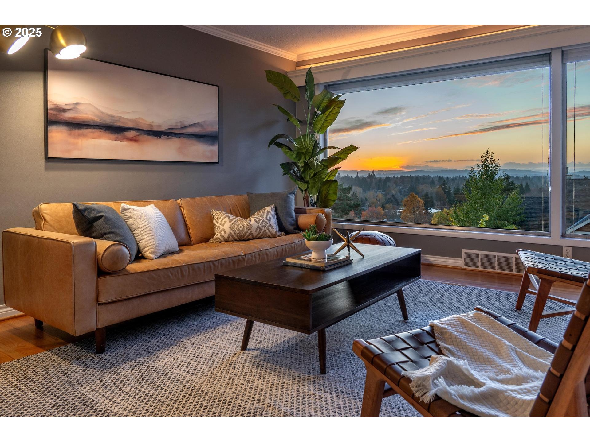 6255 Southwest Tower Way Portland, OR 97221 - Photo 5 of 48 Living Room