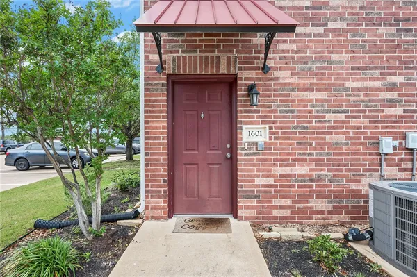 $299,900 | 801 Luther Street West, Unit 1601, College Station, TX 77840