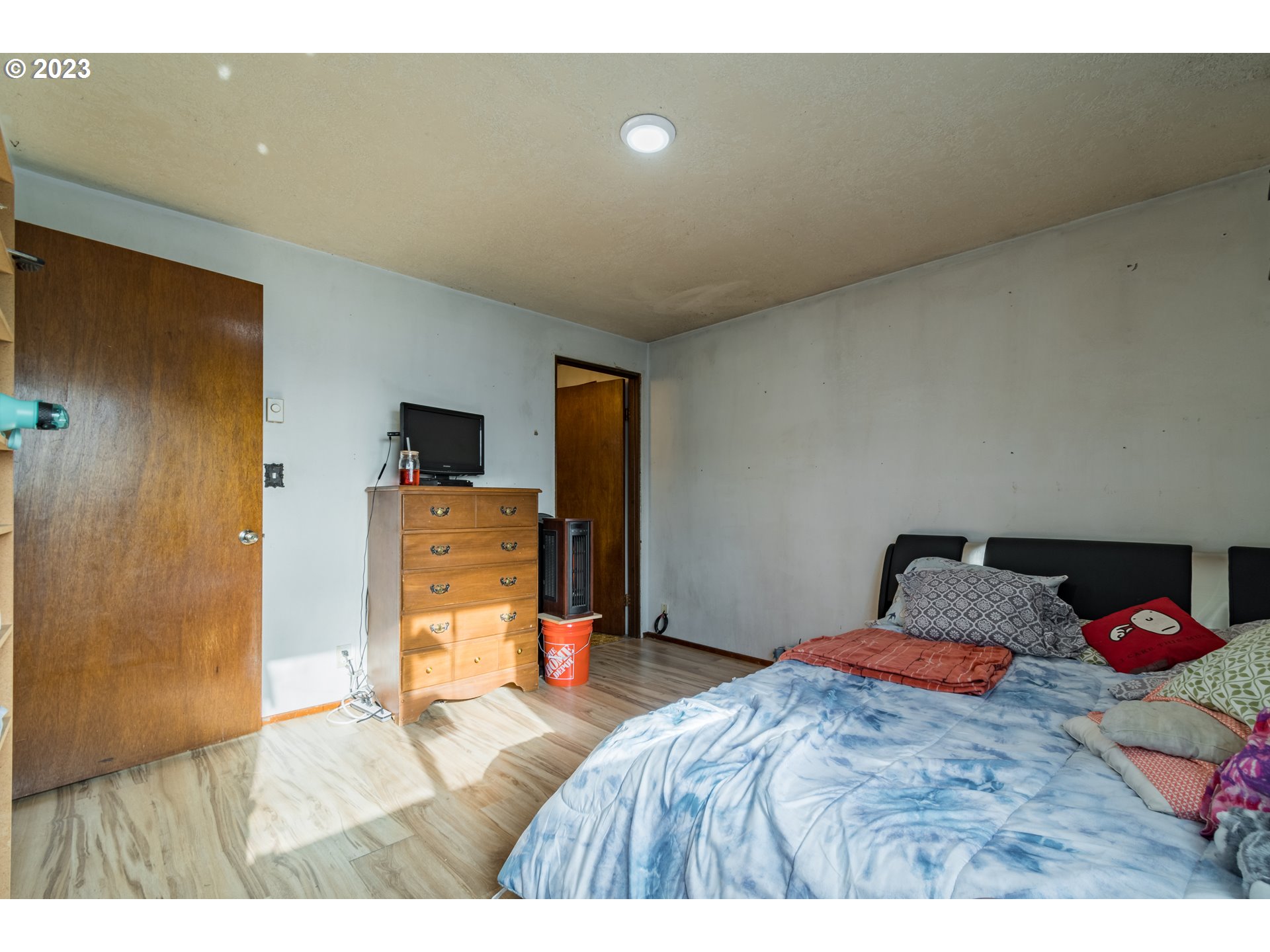 300 S Street Springfield, OR 97477 - Photo 16 of 26 a bedroom with a bed and a television