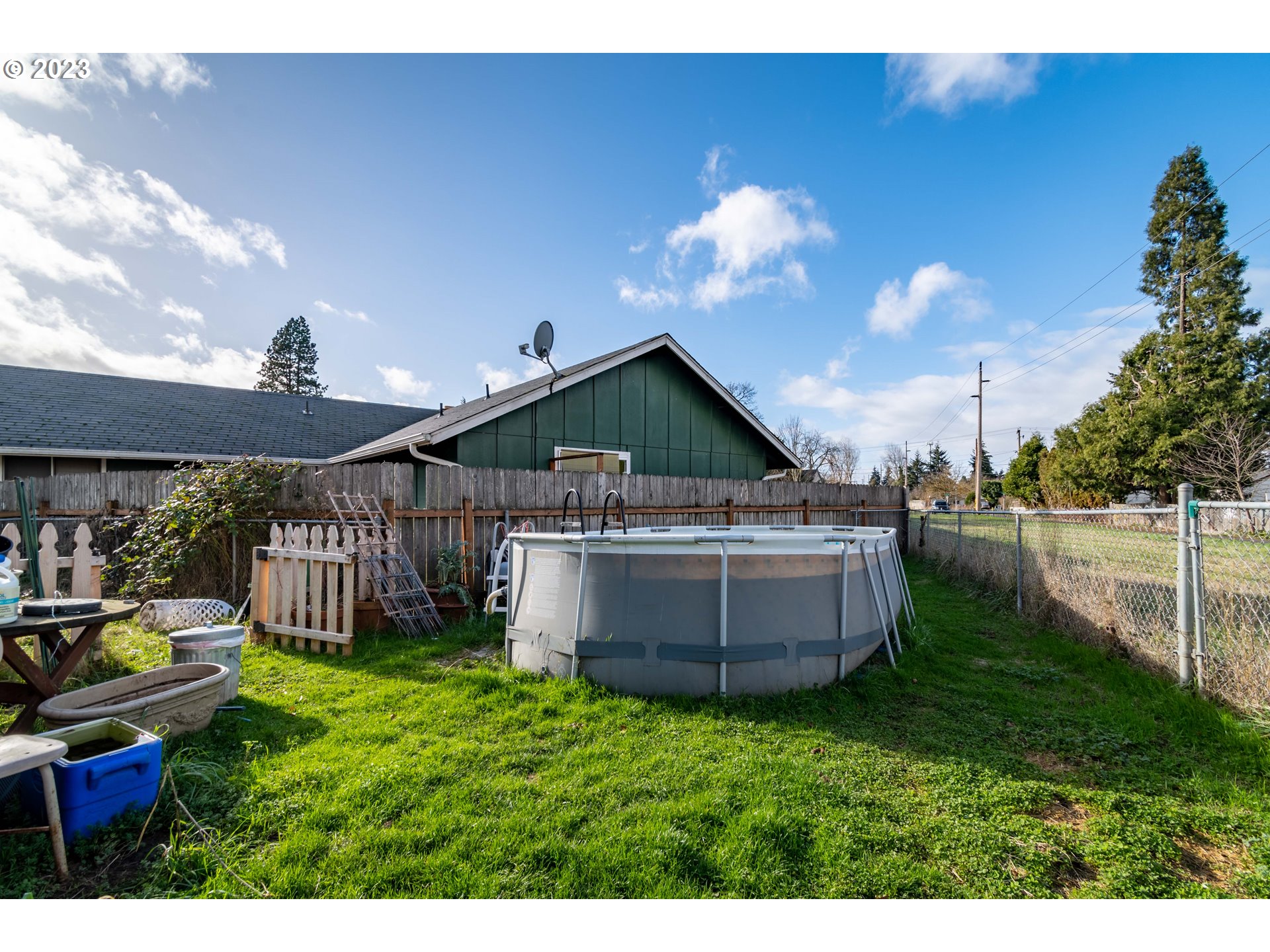 300 S Street Springfield, OR 97477 - Photo 25 of 26 a front view of a house with garden