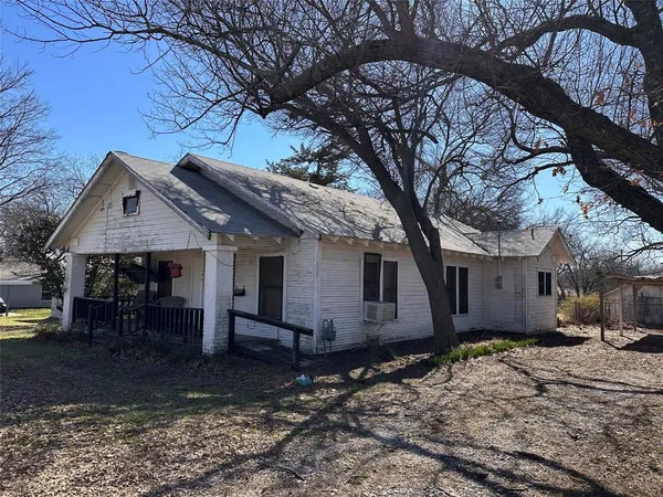 $30,000 | 406 West Nelson Street, Bowie, TX 76230