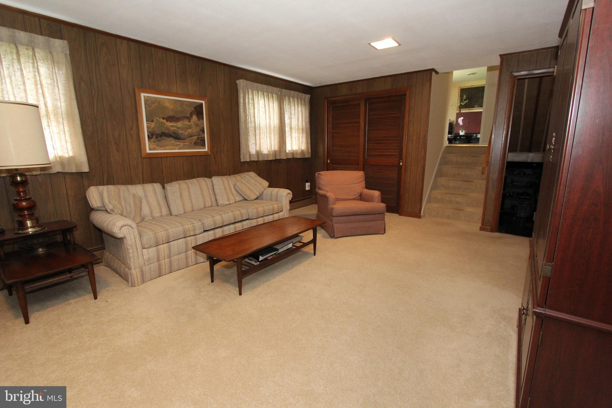 7930 Edgewood Farm Road Frederick, MD 21702 - Photo 17 of 53 Family room, view 2
