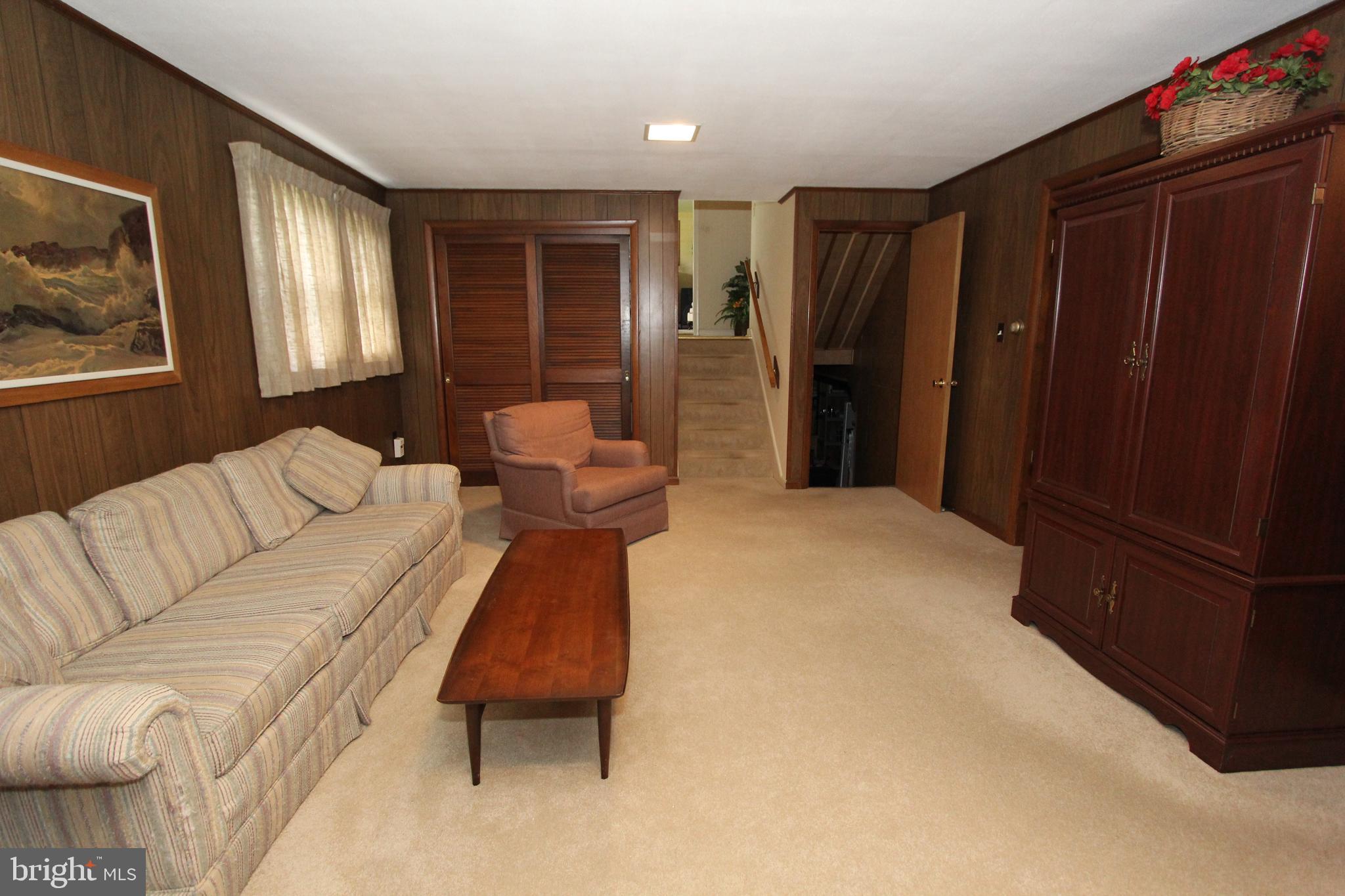 7930 Edgewood Farm Road Frederick, MD 21702 - Photo 18 of 53 Family room, view 3