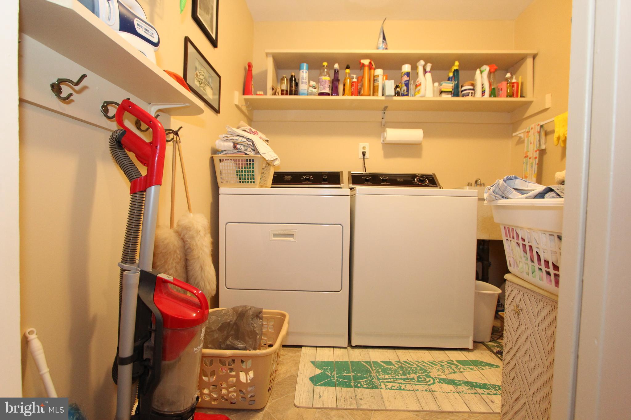 7930 Edgewood Farm Road Frederick, MD 21702 - Photo 29 of 53 Laundry room with washer, dryer & utility sink