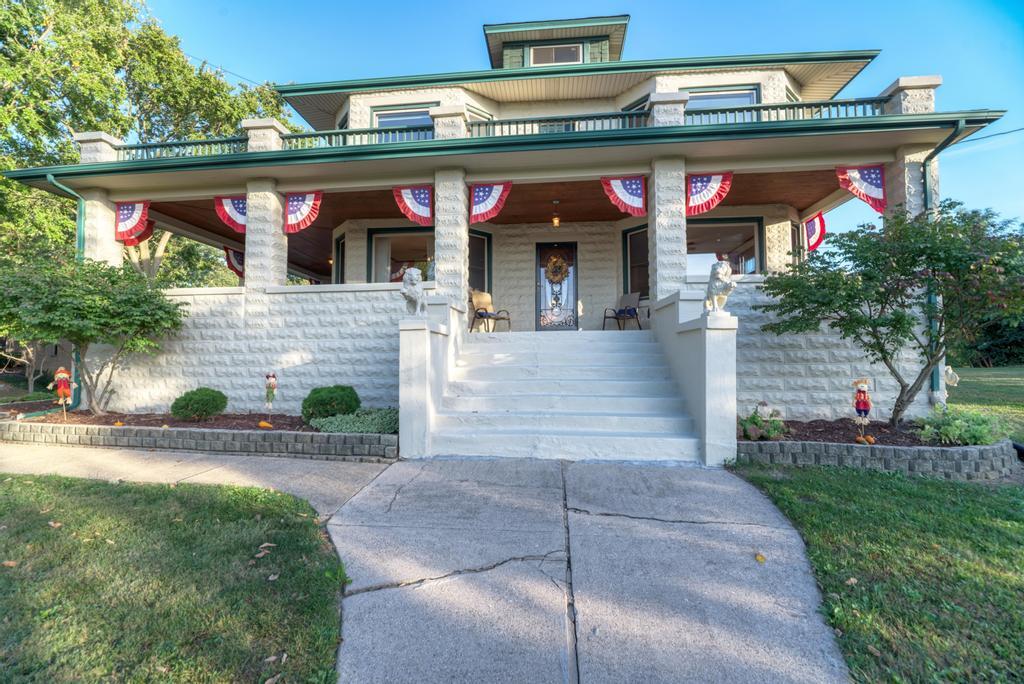 8611 Archer Avenue Willow Springs, IL 60480 - Photo 1 of 37 a view of a chairs and table in the patio