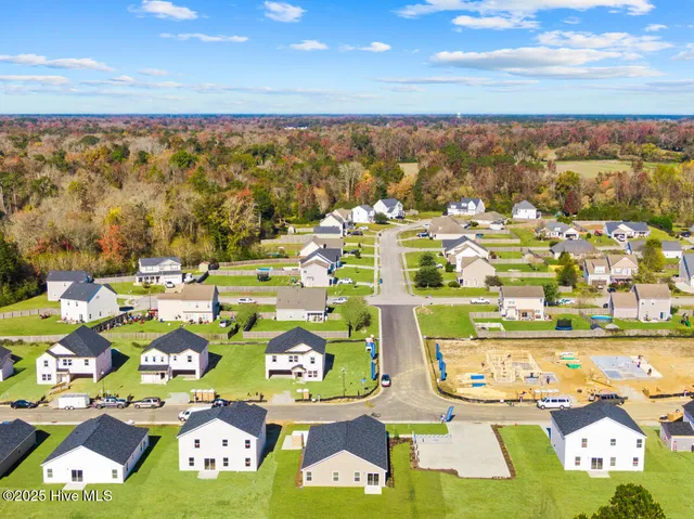 $300,490 | 626 South Squires Run Lane, Richlands, NC 28574