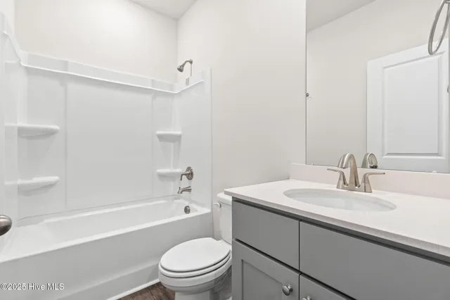 $300,490 | 626 South Squires Run Lane, Richlands, NC 28574