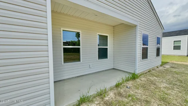 $300,490 | 626 South Squires Run Lane, Richlands, NC 28574