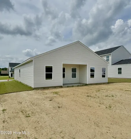 $300,490 | 626 South Squires Run Lane, Richlands, NC 28574