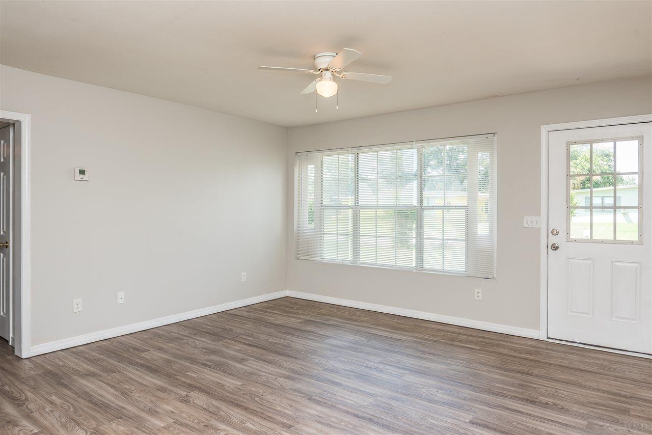 19 Eaton Road Pensacola, FL 32506 - Photo 3 of 28