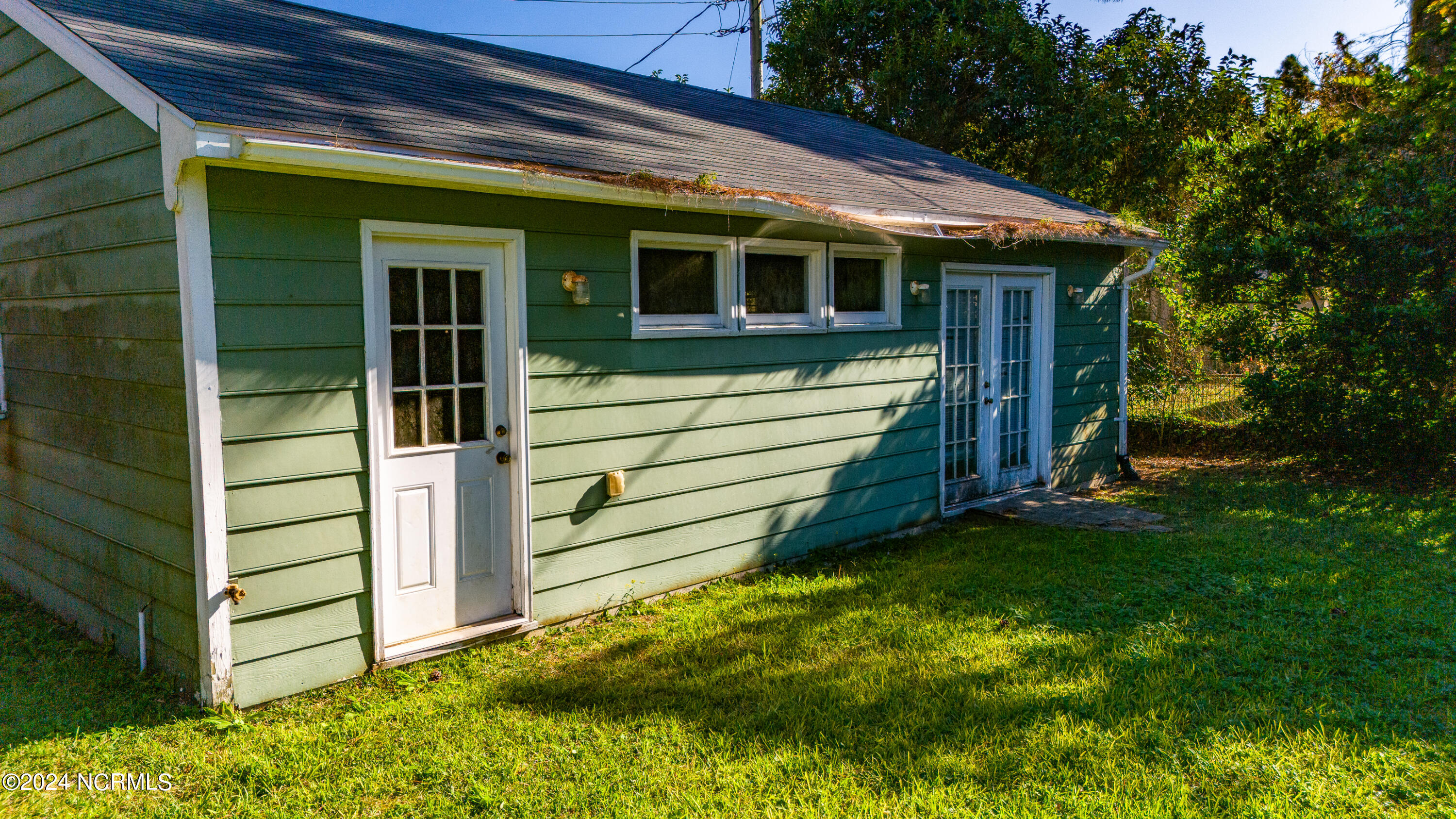 3105 Country Club Road Morehead City, NC 28557 - Photo 19 of 34 Bonus Building in Back Yard