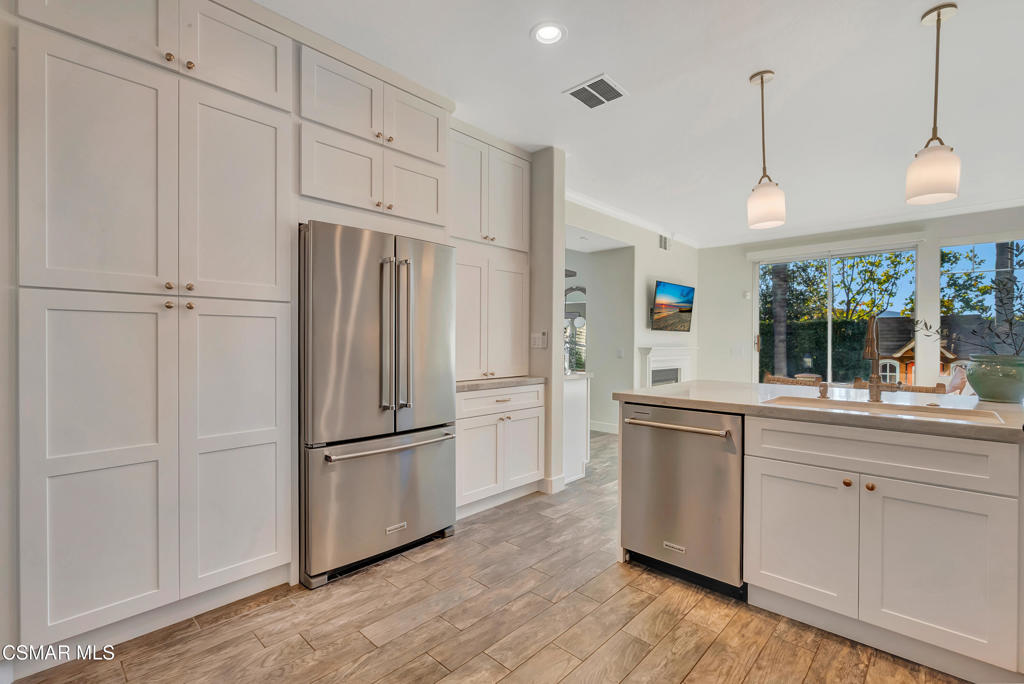 531 Shadow Lane Simi Valley, CA 93065 - Photo 5 of 36