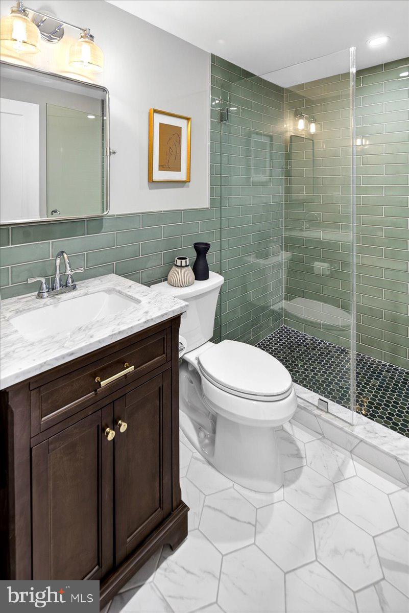 159 Byram Lane Stockton, NJ 08559 - Photo 31 of 62 a bathroom with a sink a toilet and shower