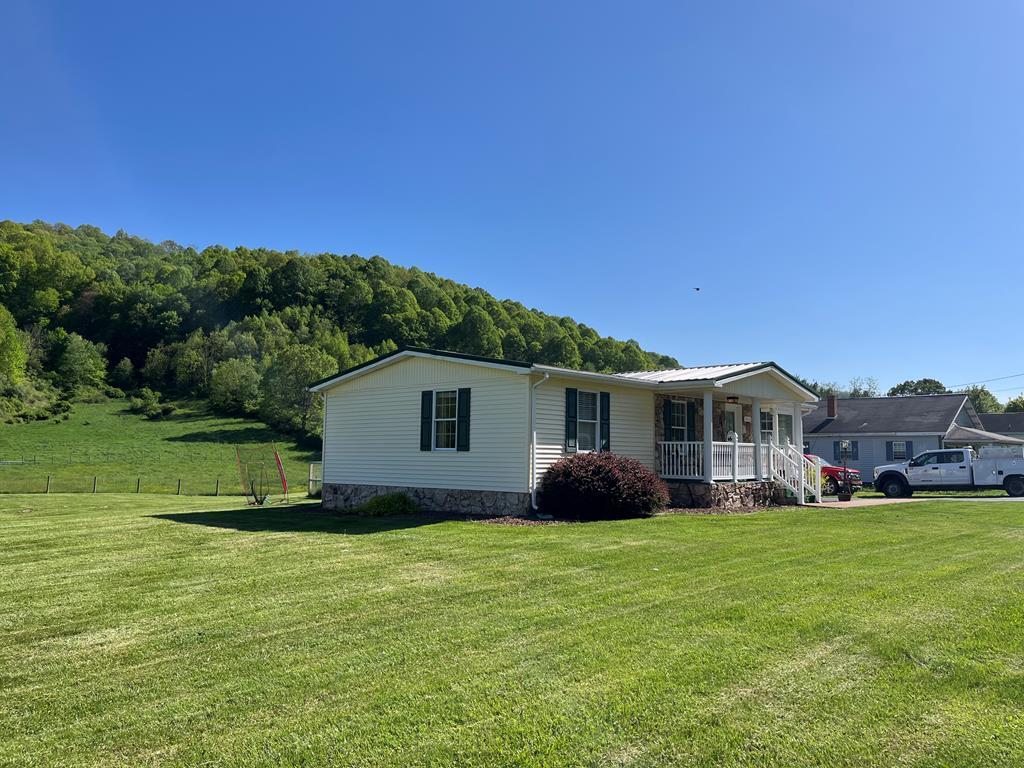5860 Abbs Valley Road Bluefield, VA 24605 - Photo 2 of 10 Gallery Image 2