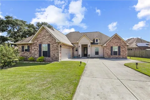$365,000 | 341 Old Pl Lane, Madisonville, LA 70447