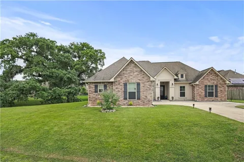 $365,000 | 341 Old Pl Lane, Madisonville, LA 70447