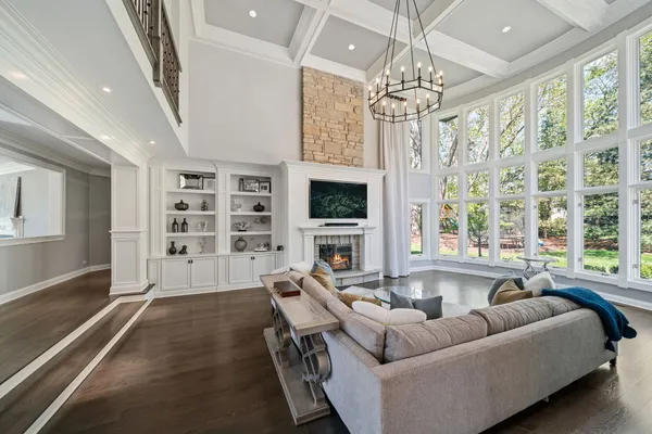 $1,999,000 | 599 Chateaux Bourne Drive, Barrington, IL 60010