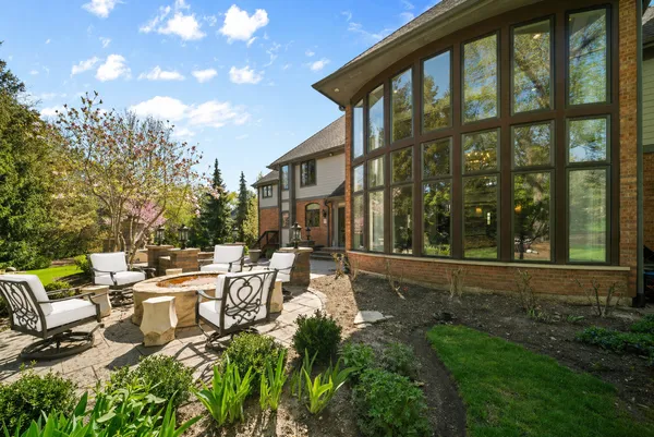 $1,999,000 | 599 Chateaux Bourne Drive, Barrington, IL 60010