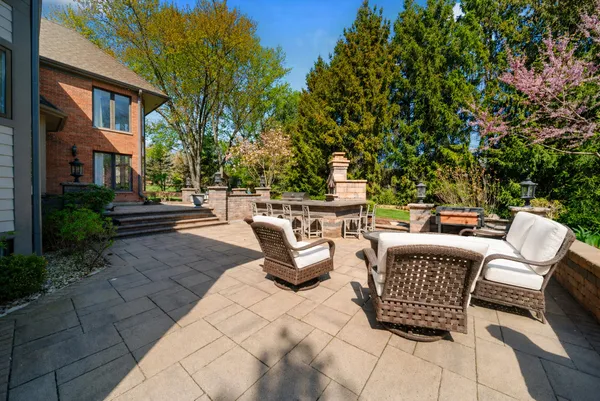 $1,999,000 | 599 Chateaux Bourne Drive, Barrington, IL 60010