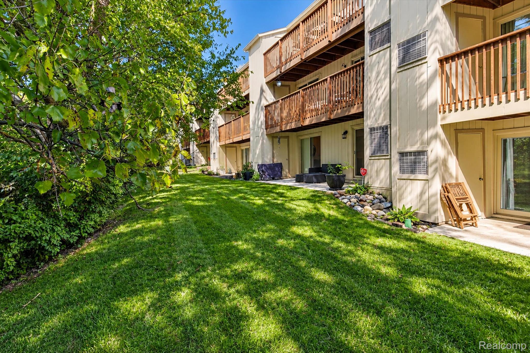 1695 Riverside Drive, Unit 7 Rochester, MI 48309 - Photo 27 of 31 28-1695-Riverside-Dr-Unit-7-Windowstill.jpg