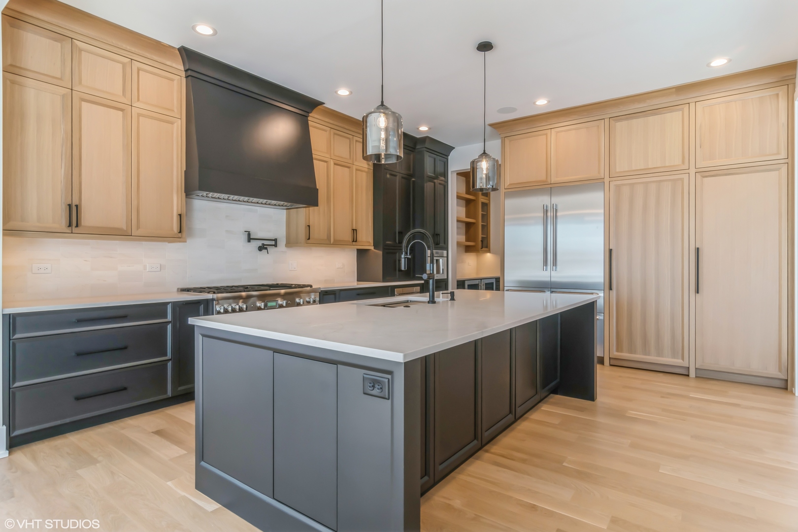 769 South Prospect Avenue Elmhurst, IL 60126 - Photo 2 of 19