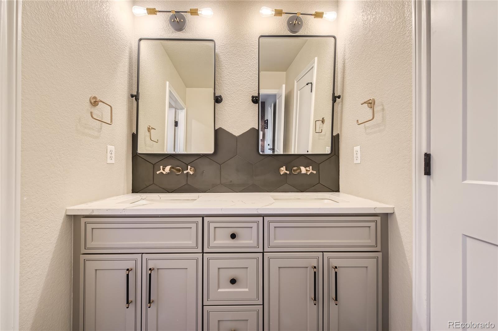 2735 Southshire Road Highlands Ranch, CO 80126 - Photo 33 of 50 Gallery Image 33