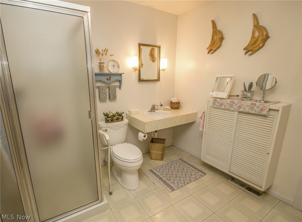 516 Sprague Road Berea, OH 44017 - Photo 12 of 25 Extra bathroom