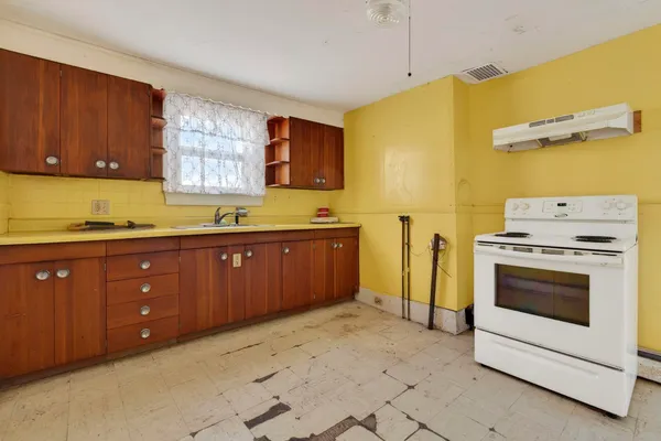 $279,900 | 11-13 Jackson Street, Hillsborough, NH 03244