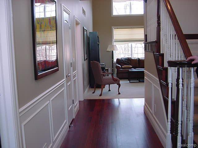 514 Springview Drive Rochester, MI 48307 - Photo 19 of 21 Hallway