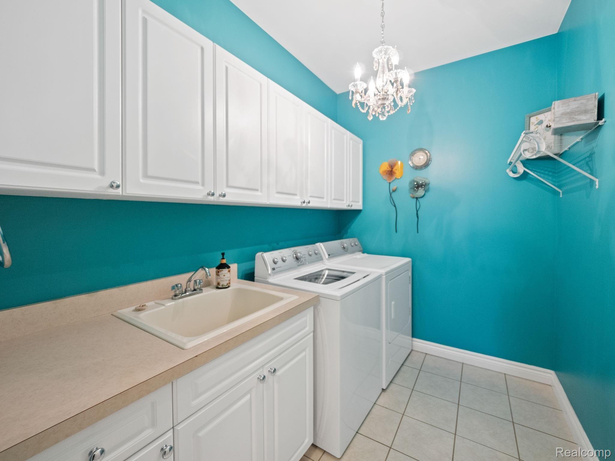 2889 Hastings Court Rochester, MI 48306 - Photo 31 of 33 Laundry 31.jpg