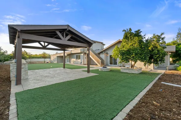 a view of a back yard of the house