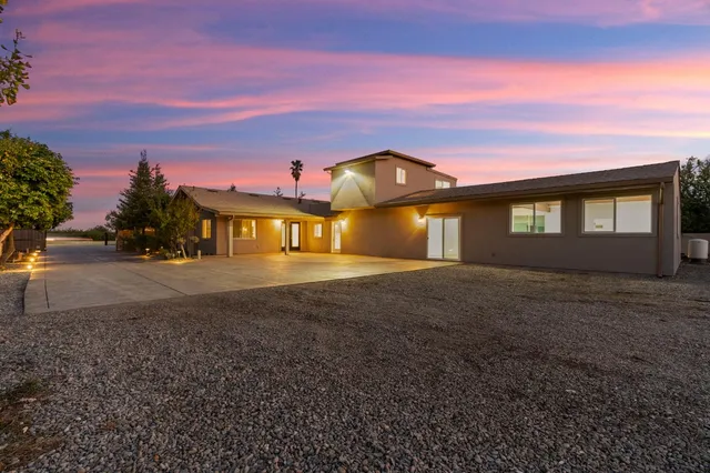 $999,999 | 14125 Ward Avenue, Patterson, CA 95363